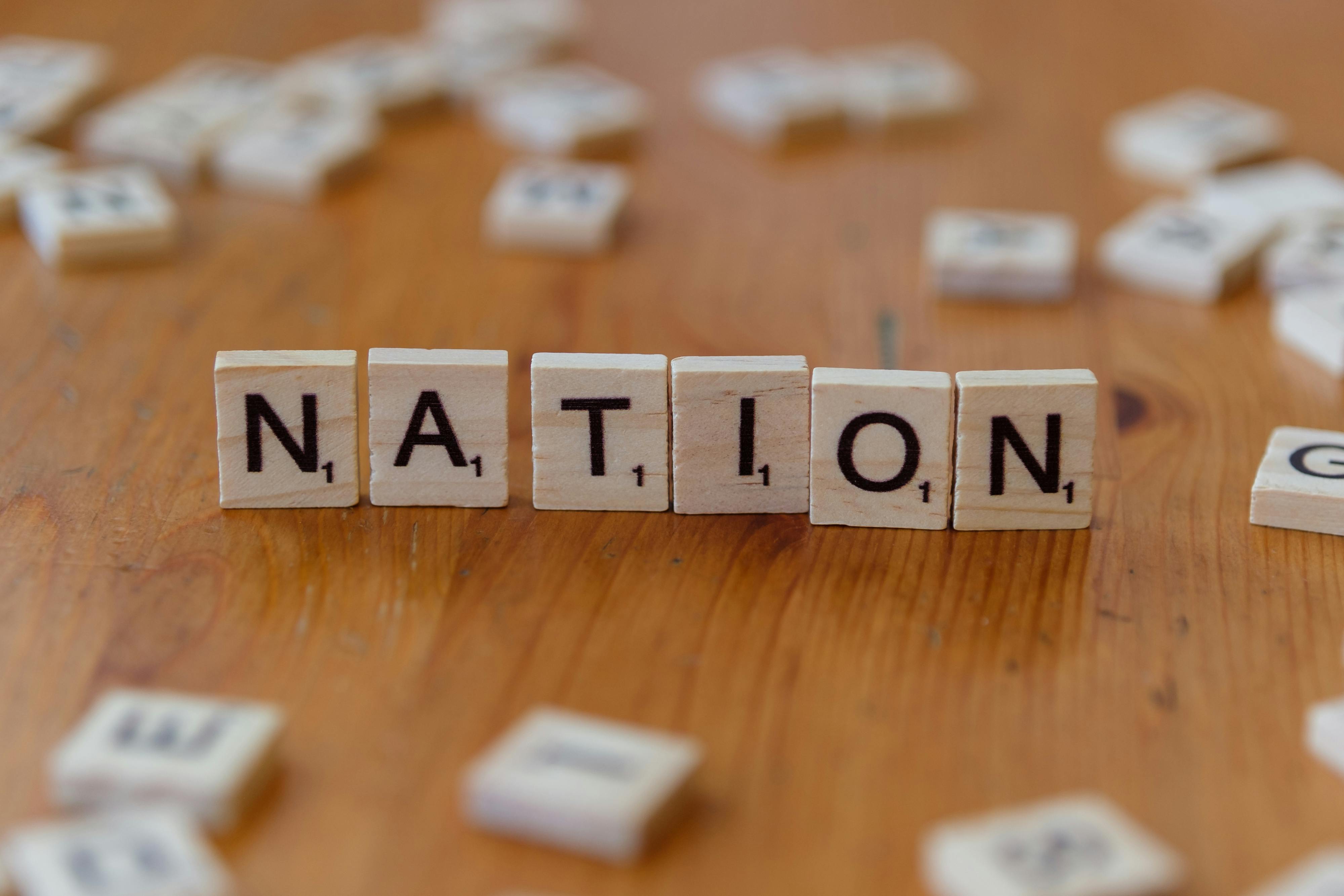 <p/><p>Kedaulatan sebuah negara adalah harga mati. Tanpa kedaulatan, sebuah negara akan kehilangan identitas, kemerdekaan, dan hak untuk menentukan nasibnya sendiri. Di masa Sultan Agung, kedaulatan Mataram terancam oleh kehadiran VOC (Vereenigde Oostindische Compagnie), sebuah perusahaan dagang Belanda yang sangat agresif dalam memperluas pengaruhnya di Nusantara.<p/><p><p><p/><p/><p>VOC tidak hanya berdagang, tetapi juga melakukan intervensi politik dan militer di wilayah-wilayah yang dianggap strategis. Mereka berusaha untuk menguasai jalur perdagangan, memonopoli komoditas-komoditas penting, dan mempengaruhi pemerintahan lokal. Jika Mataram membiarkan VOC terus berkembang, maka kerajaan tersebut akan kehilangan kendali atas wilayahnya dan akhirnya menjadi boneka Belanda.<p/><p><p><p/><p/><p>Sultan Agung sangat menyadari bahaya ini. Ia melihat bahwa VOC adalah ancaman nyata bagi kedaulatan Mataram dan seluruh Nusantara. Oleh karena itu, ia bertekad untuk mengusir VOC dari tanah Jawa dan menjaga kemerdekaan kerajaannya.<p/><p><p><p/><p/><p><h2>Strategi Sultan Agung dalam Menjaga Kedaulatan