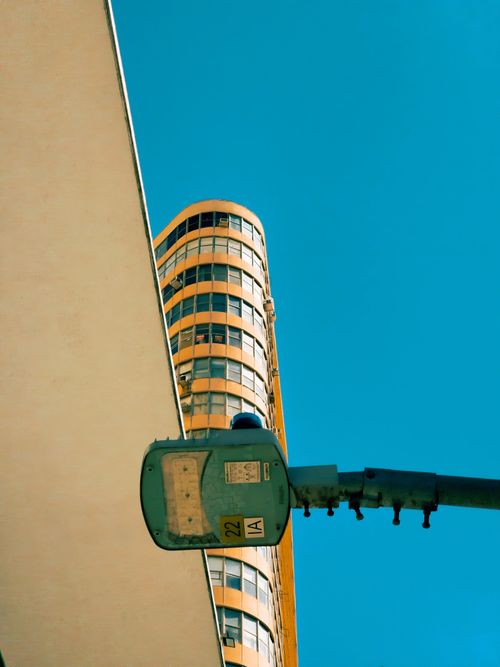 Free Tall building with modern architecture photographed in Belo Horizonte under a clear blue sky. Stock Photo