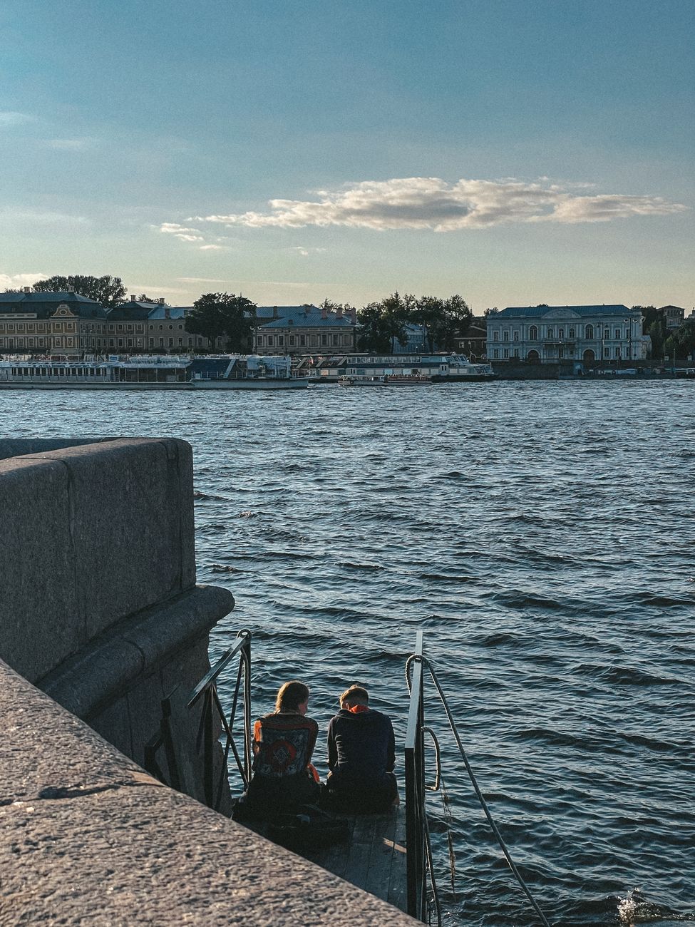 Evening boat ride in the city for couples