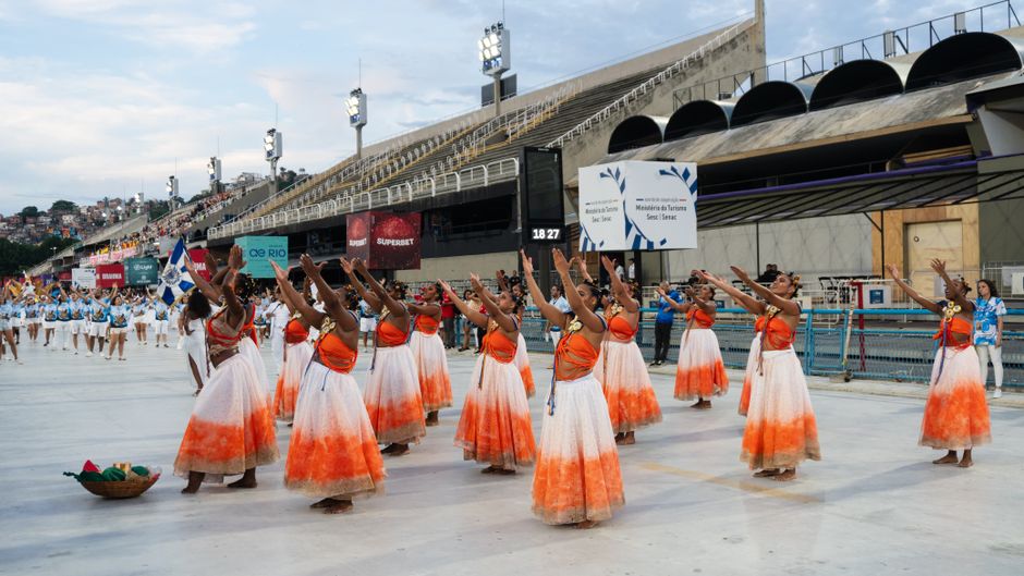 Cours de samba à la Escola de Samba Mangueira