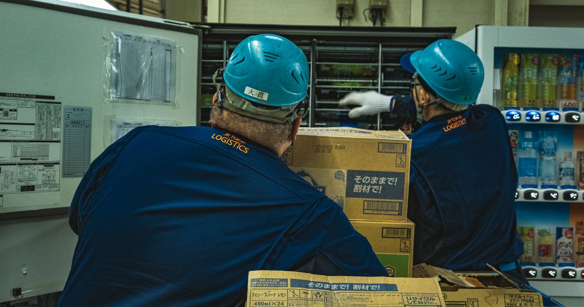 Automated logistics warehouse handling boxes