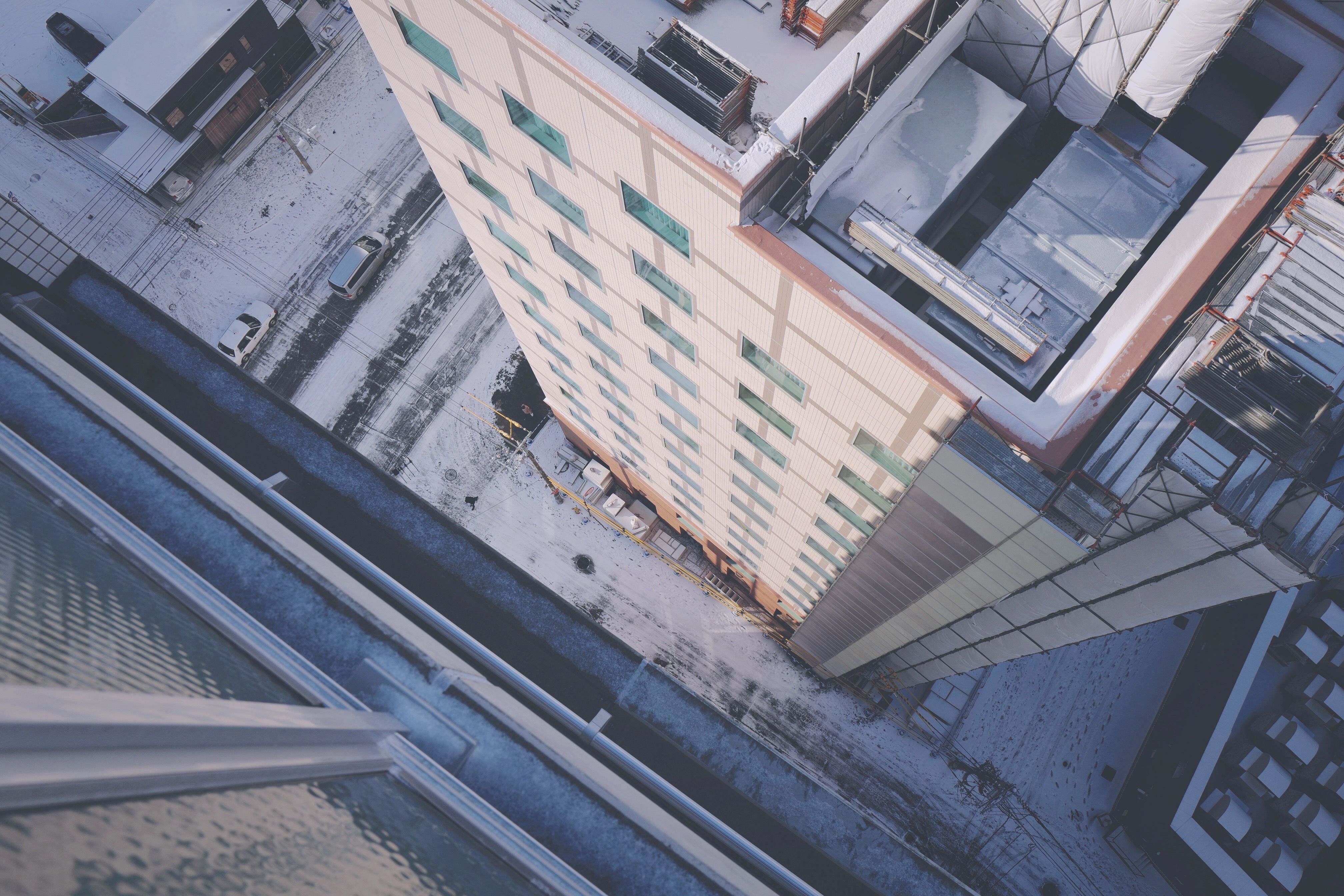 Aerial View of Urban Snow-Covered Building · Free Stock Photo