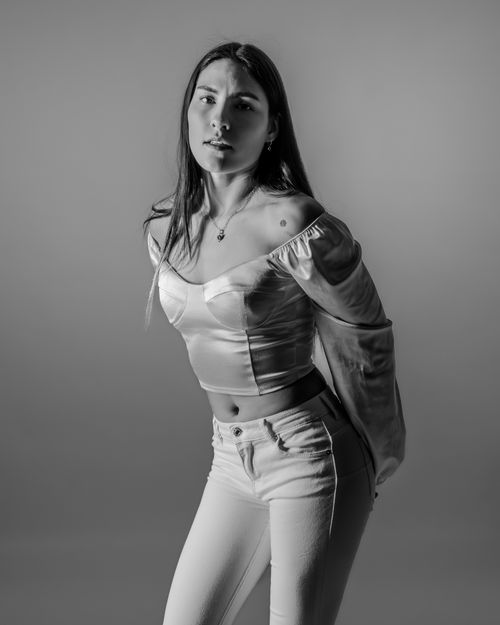 Free Elegant black and white portrait of a stylish woman posing confidently. Captured in Mexico City. Stock Photo