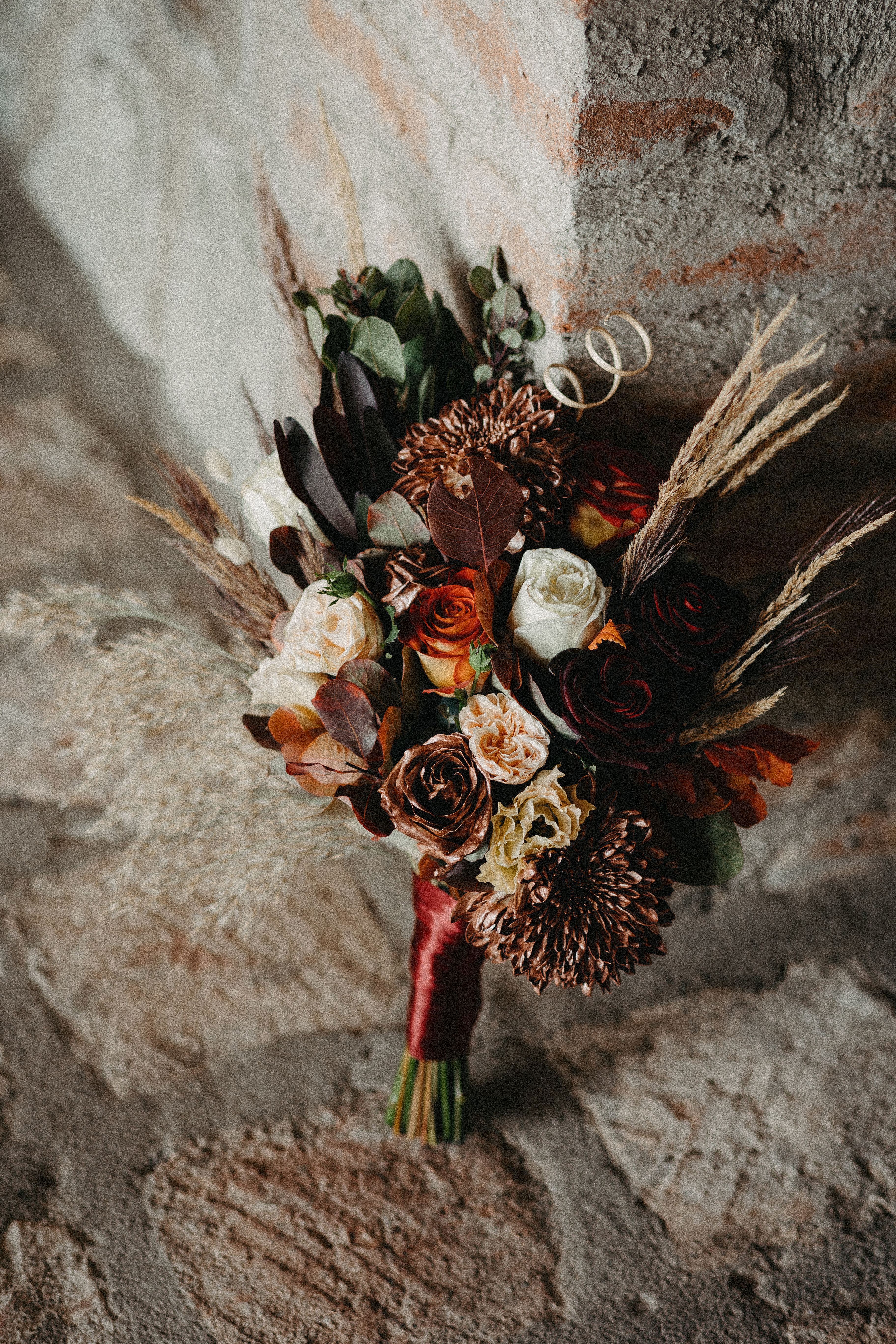 Elegant Rustic Bouquet of Dried and Fresh Flowers · Free Stock Photo