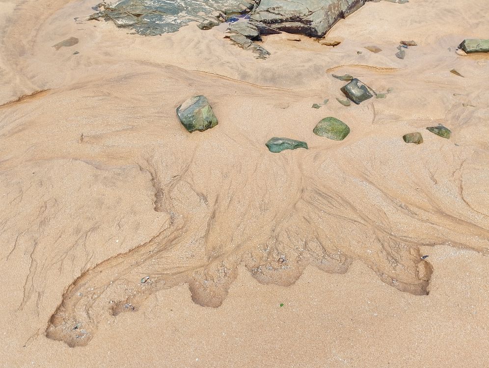 Beach Sand Patterns with Rocks on Shore · Free Stock Photo