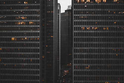 灰色高层建筑