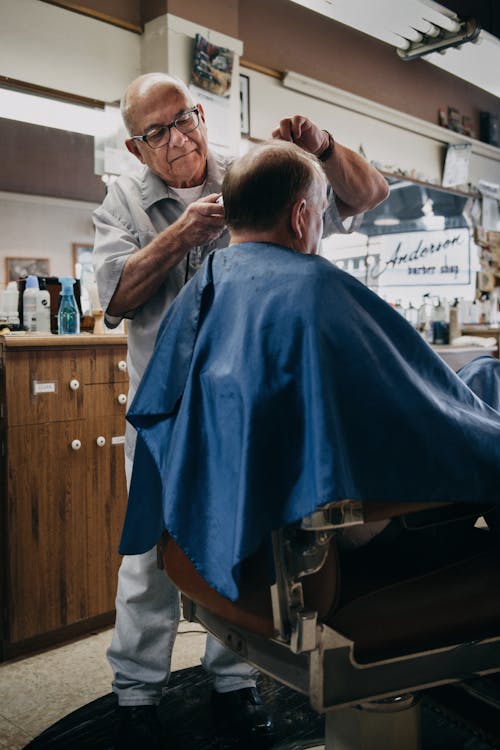 Free Barber Cutting Man's Hair Stock Photo
