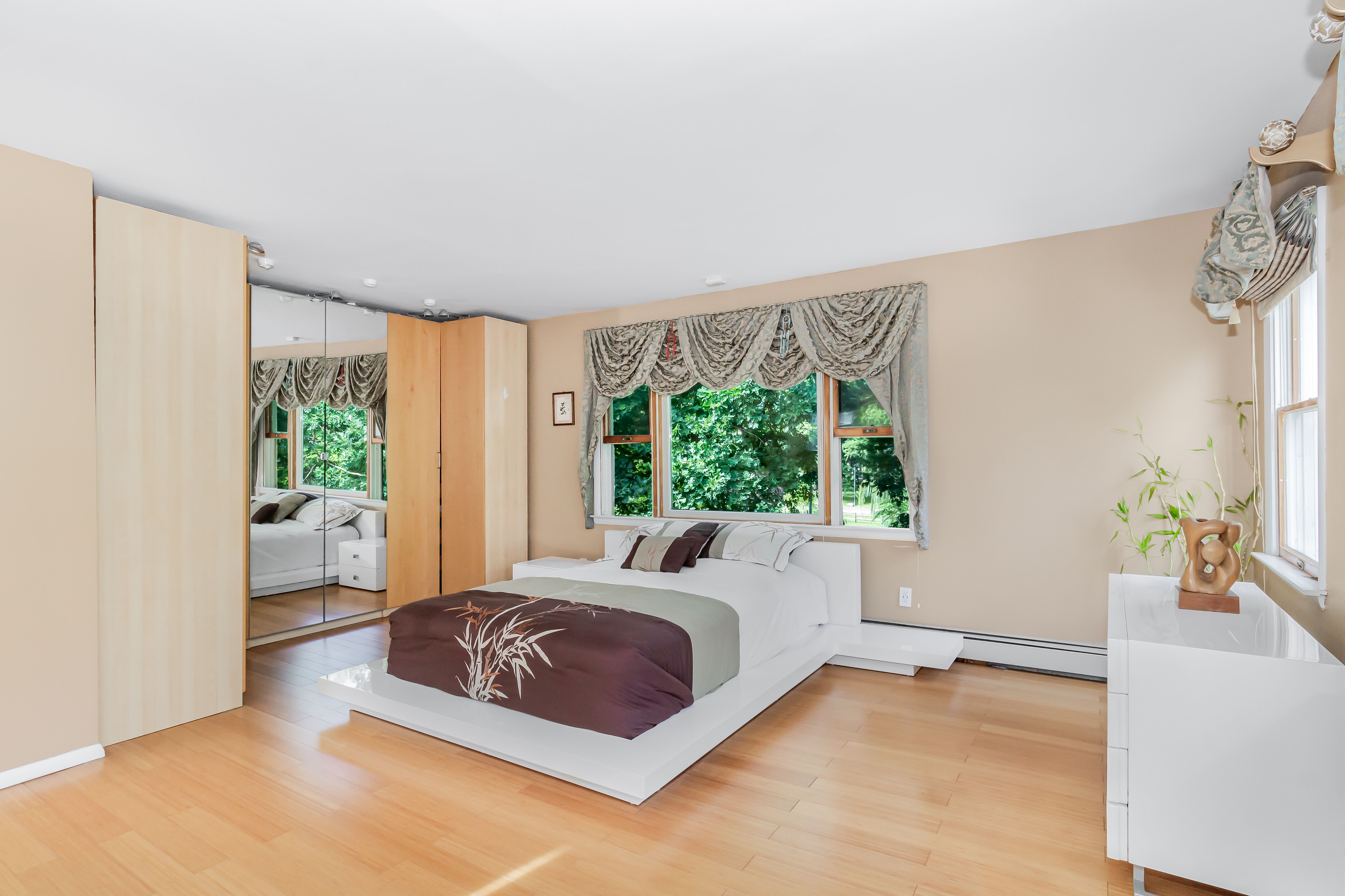 Elegant Modern Bedroom with Large Windows · Free Stock Photo