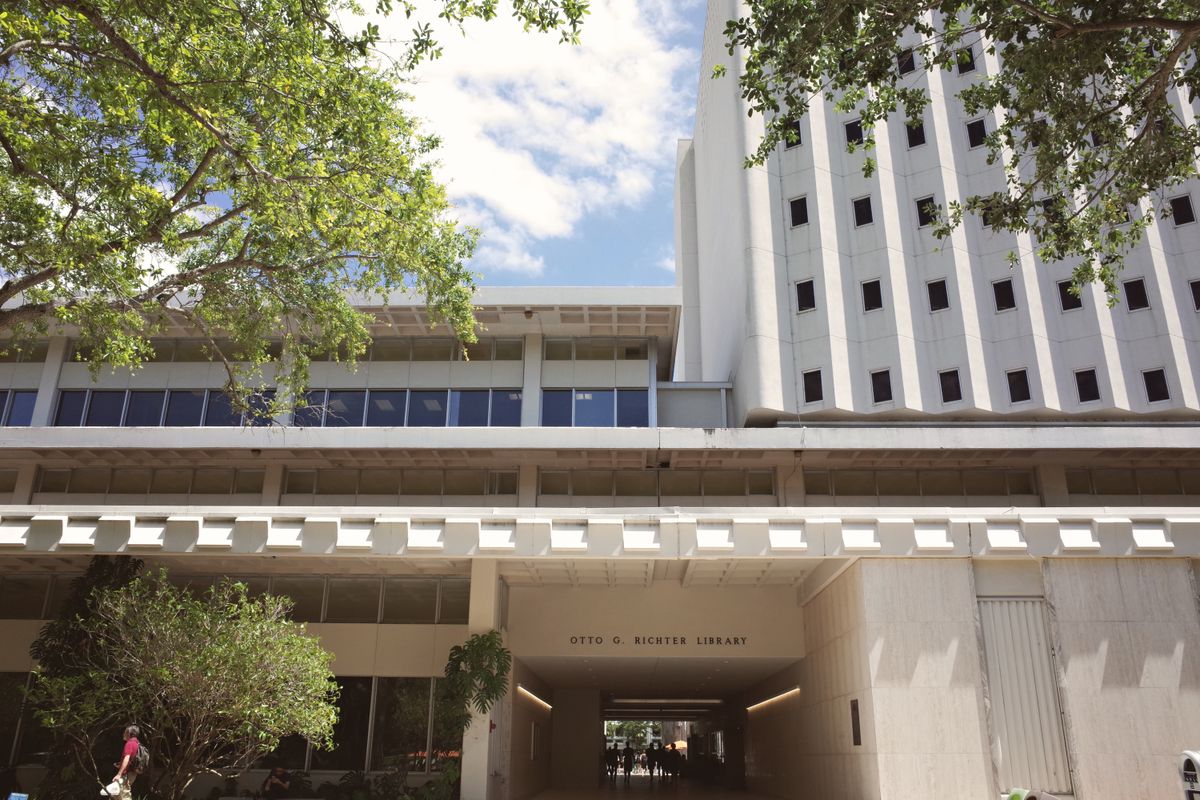 student moves in Champion Hill — Loaded properly: blankets, straps and a plan in Champion Hill