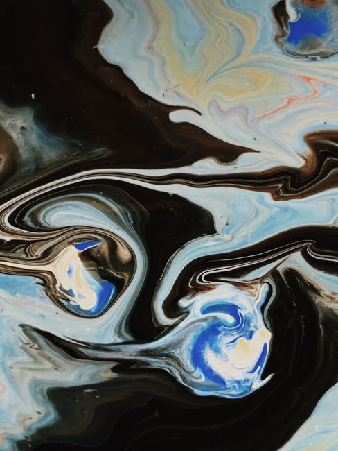 8. Kesimpulan: Hitam Itu Lebih dari Sekadar Warna 8. Kesimpulan: Hitam Itu Lebih dari Sekadar Warna