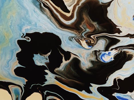 这幅抽象画以动态的蓝色和棕色旋转图案为特色，引人入胜，是艺术爱好者的理想选择