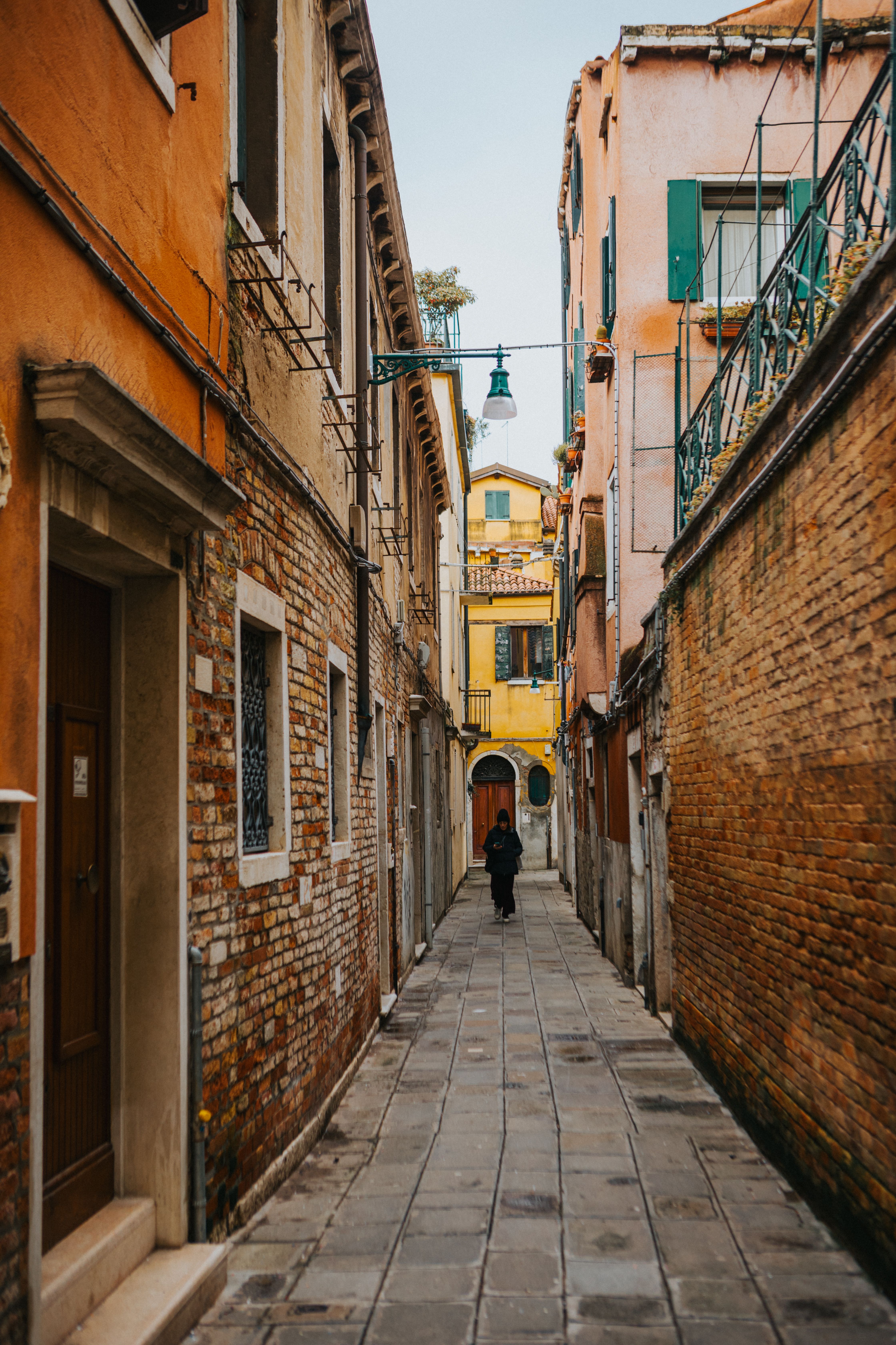 Charming Venetian Alley with Colorful Buildings · Free Stock Photo