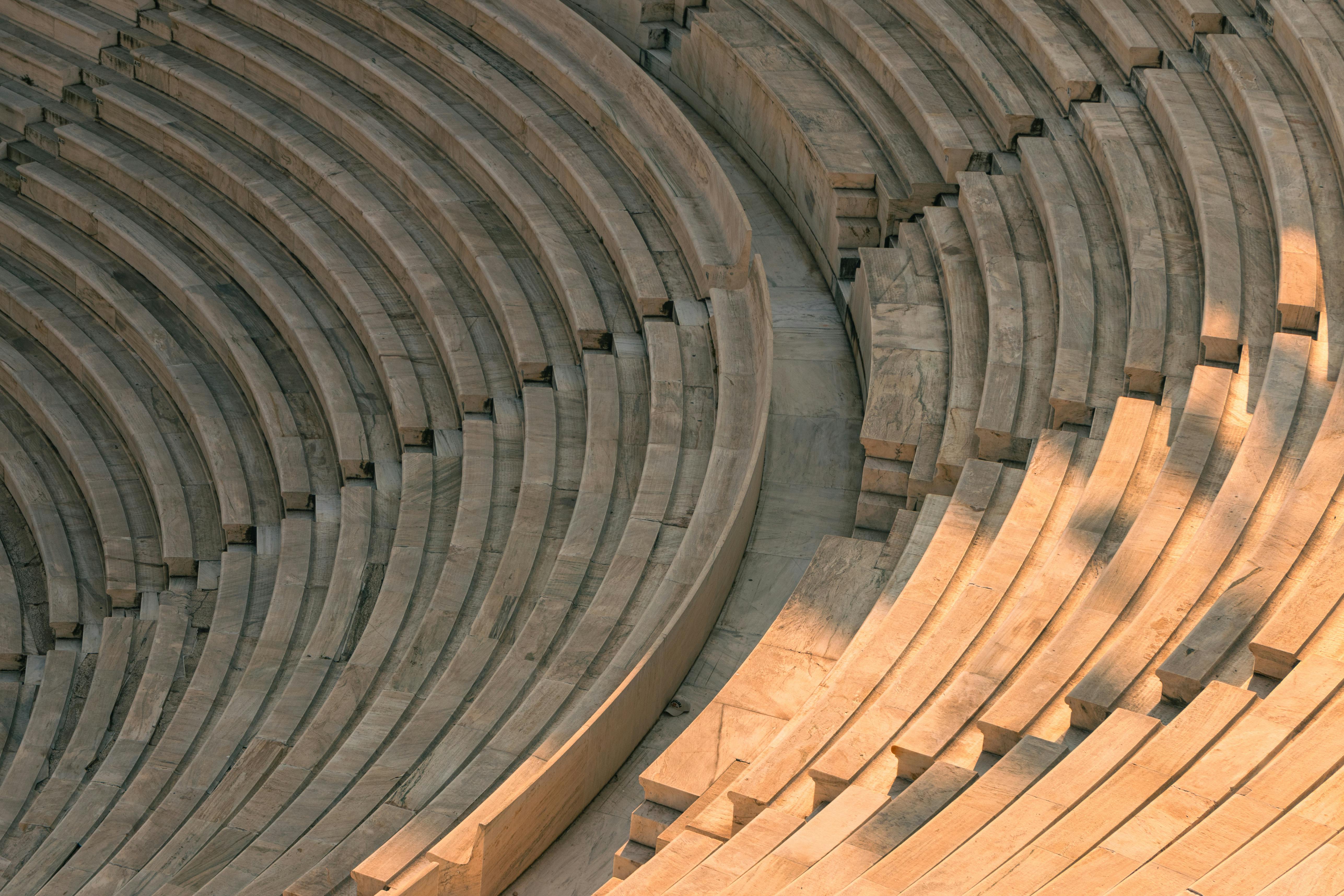 gratis Close-up van oude stenen stoelen in een Grieks amfitheater, met architectonische details en geschiedenis. Stockfoto