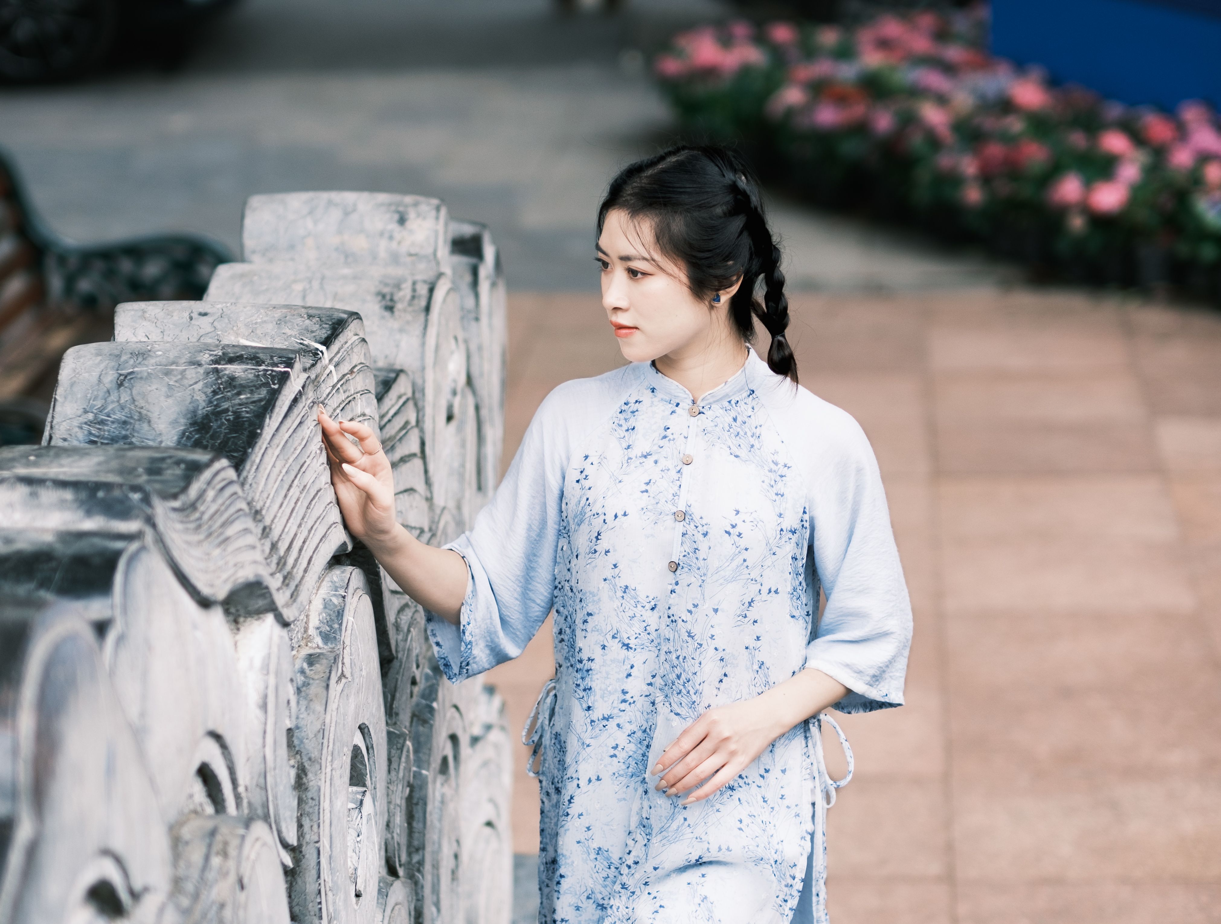 告别执念 步彻底走出情感困 情感配图