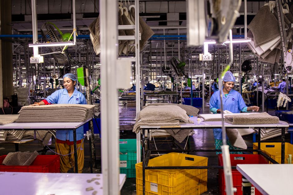 US Manufacturing Slows: What the Latest PMI Means for the Dollar