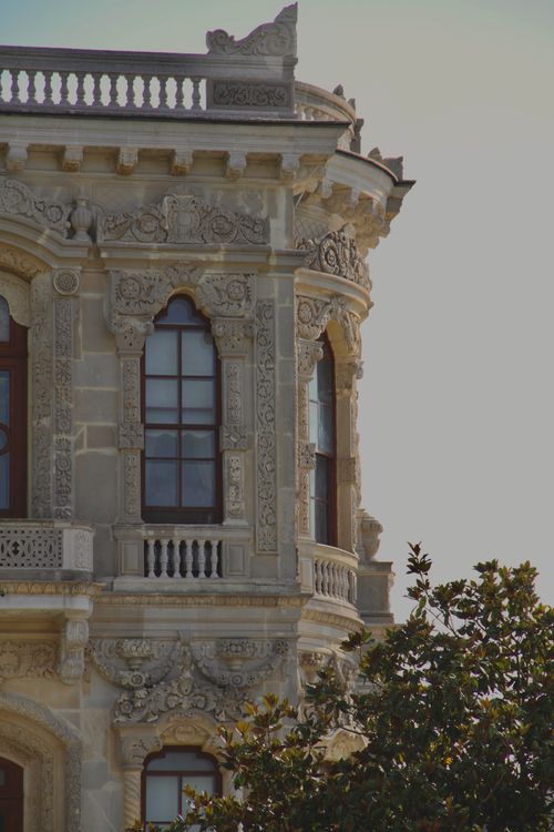 Free Close-up of a historic building facade showcasing exquisite architectural details and ornate designs. Stock Photo