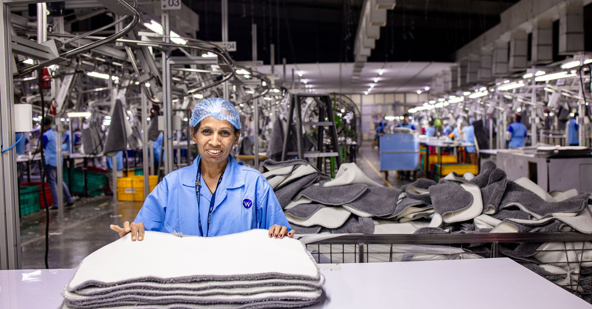 Jabil Shares Fall 2.75% Ahead of Sept. 30 Earnings; Analysts Hold Despite Strong Growth Forecasts