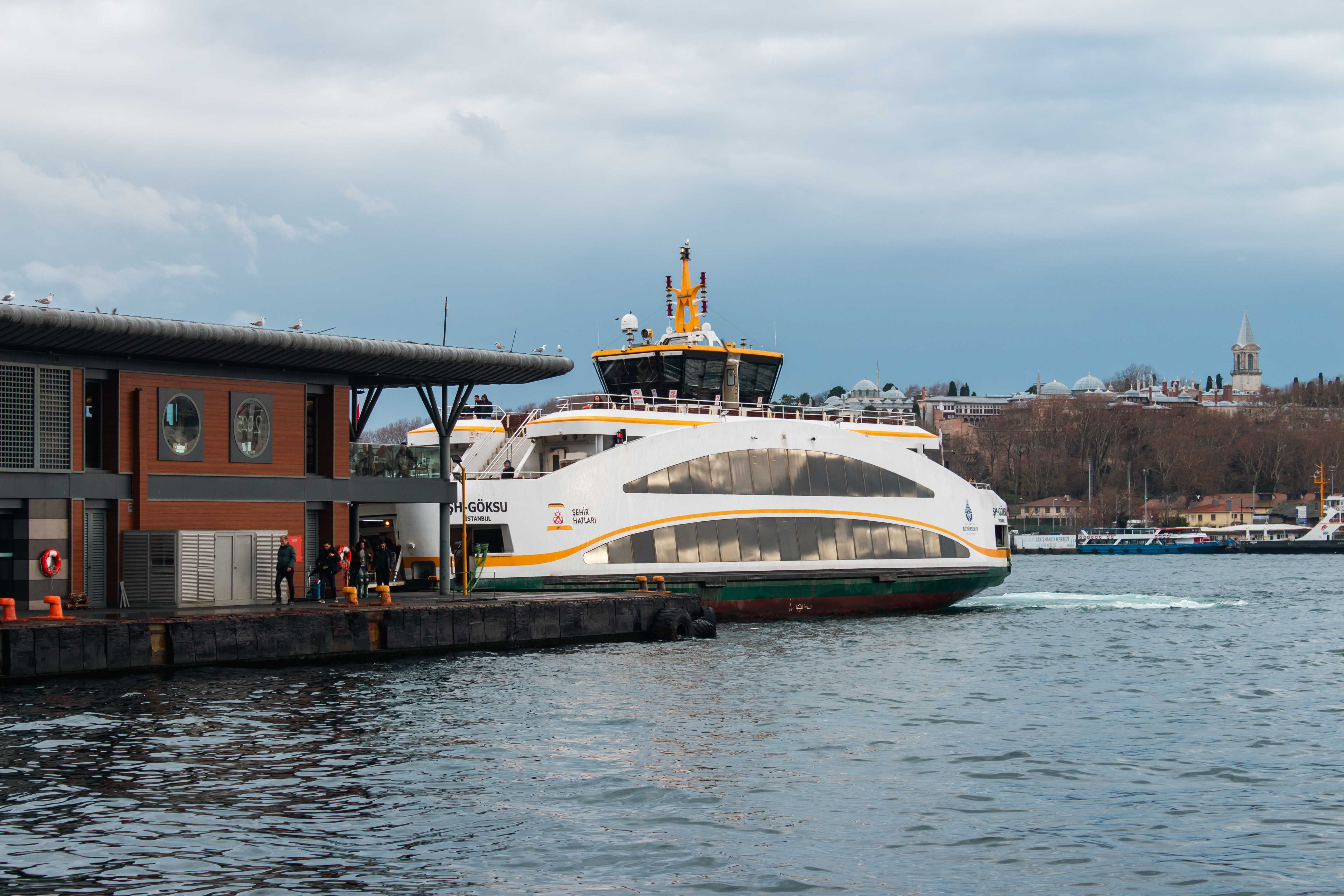 Modern Ferry Approaching Istanbul Dock · Free Stock Photo