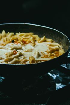 Côtes de boeuf braisées au vin rouge réduit