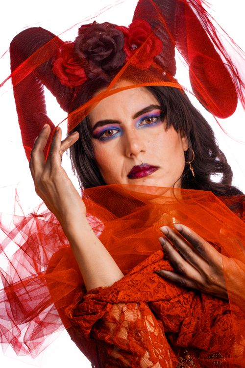 Portret Ree Vibrant Red Portrait with Artistic Makeup · Free Stock Photo