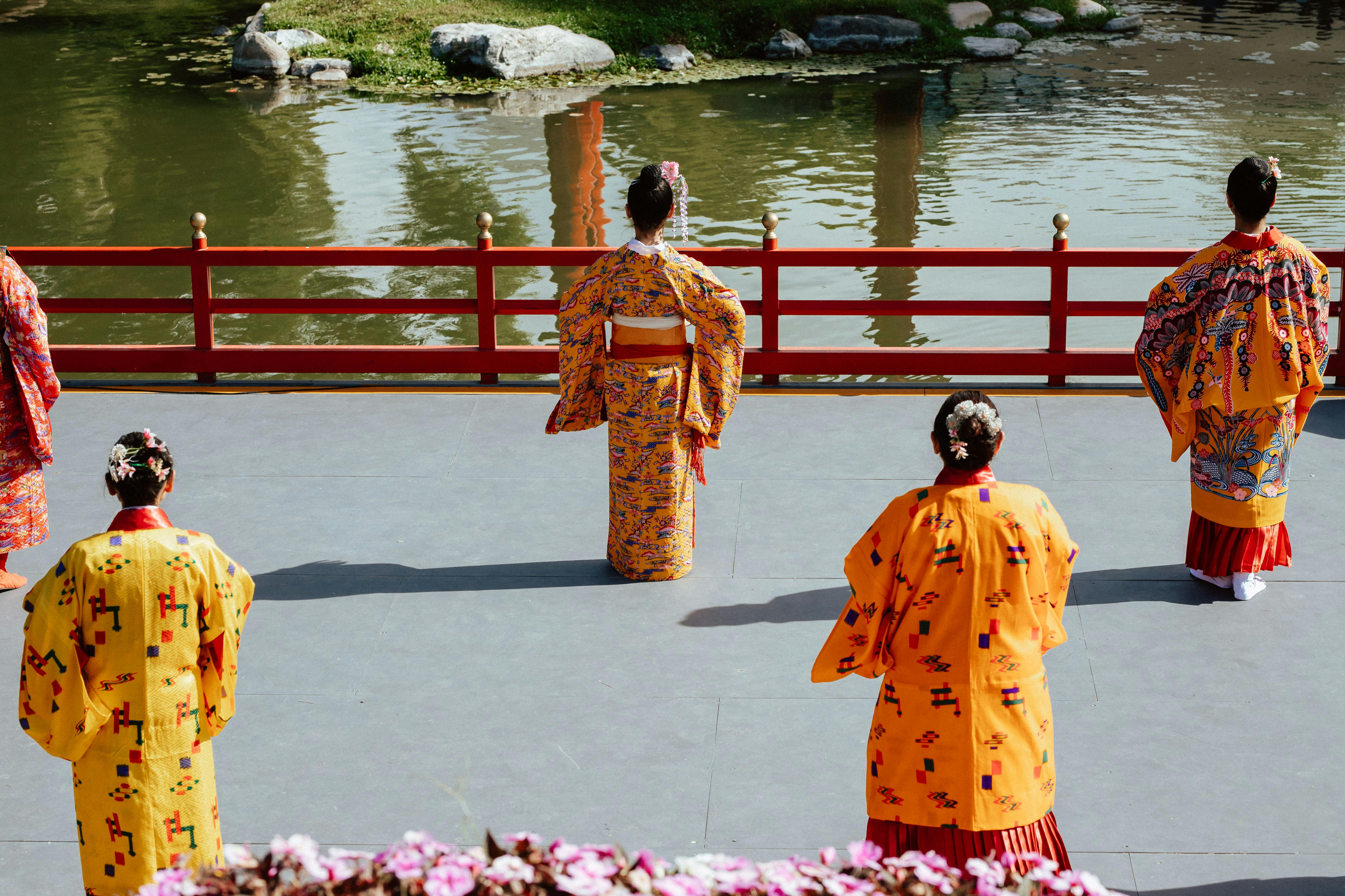 Poki为渋谷女子国际学校毕业典礼设计视觉，提升文化氛围