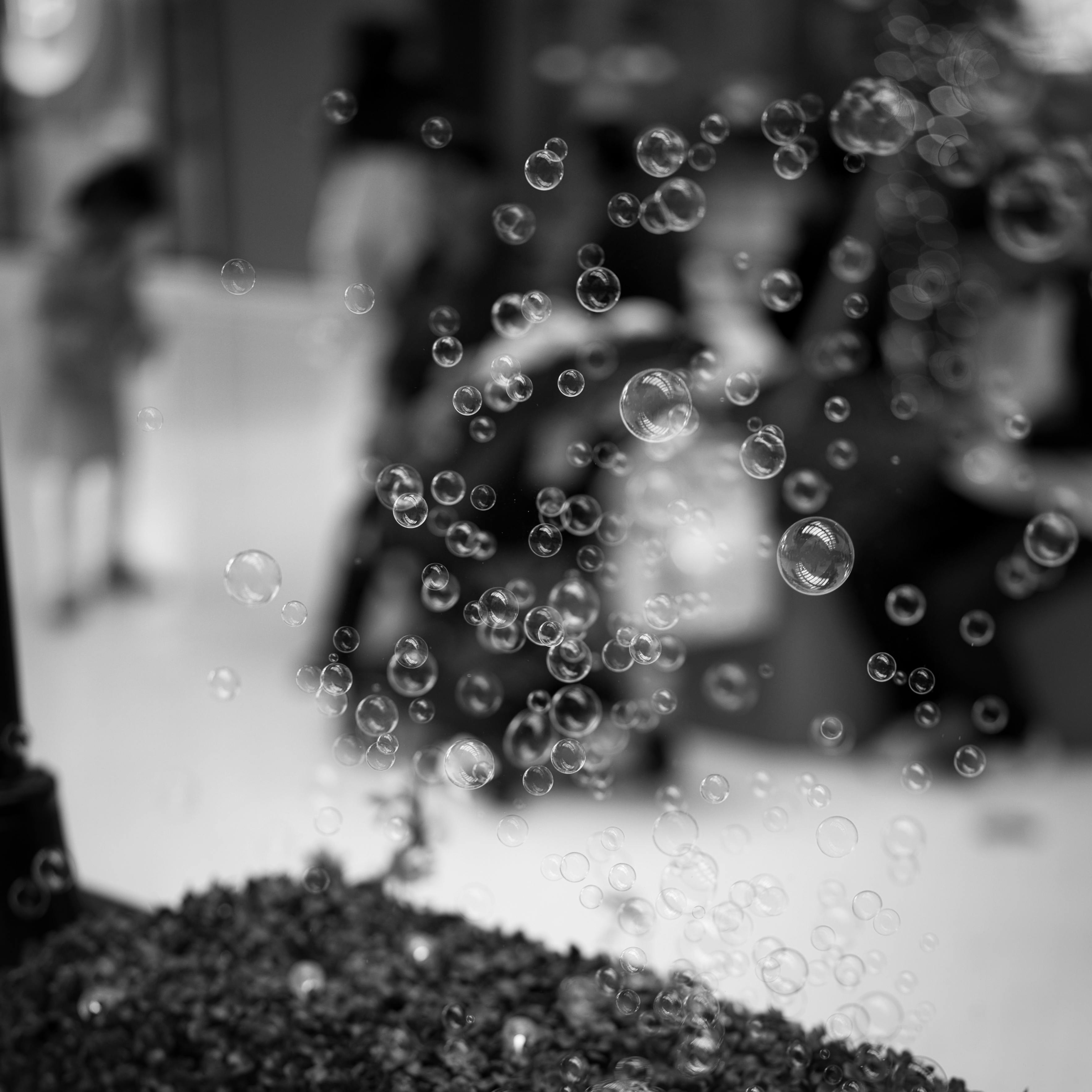 <b>4. Pencahayaan Berlapis: Atmosfer yang Ideal</b>