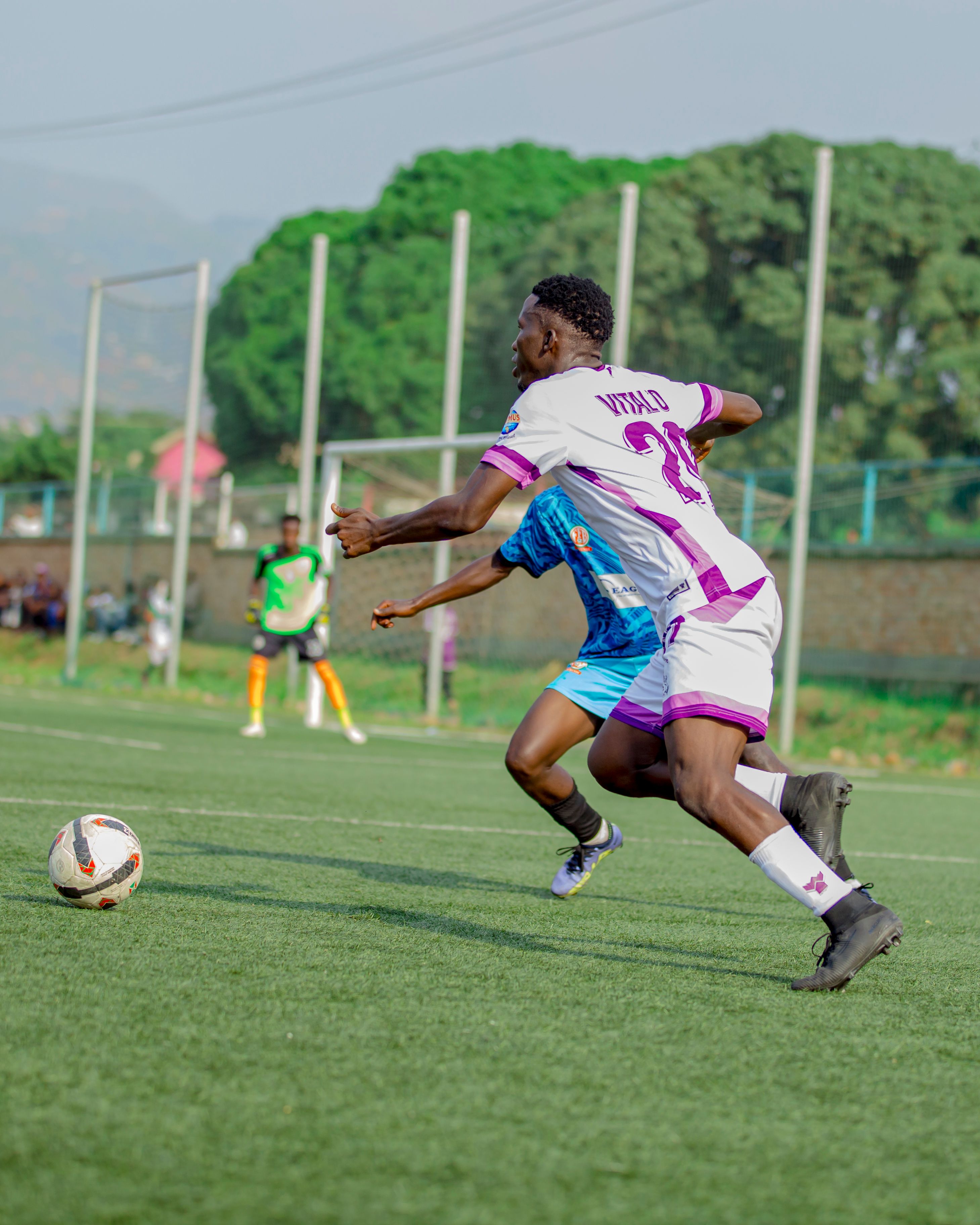 Nigerian-Eligible Defender Idris Fabiyi Secures Scholarship Deal with Premier League Giants Manchester United