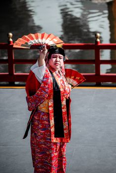 A performer in a traditional Japanese costume with a fan in Buenos Aires.