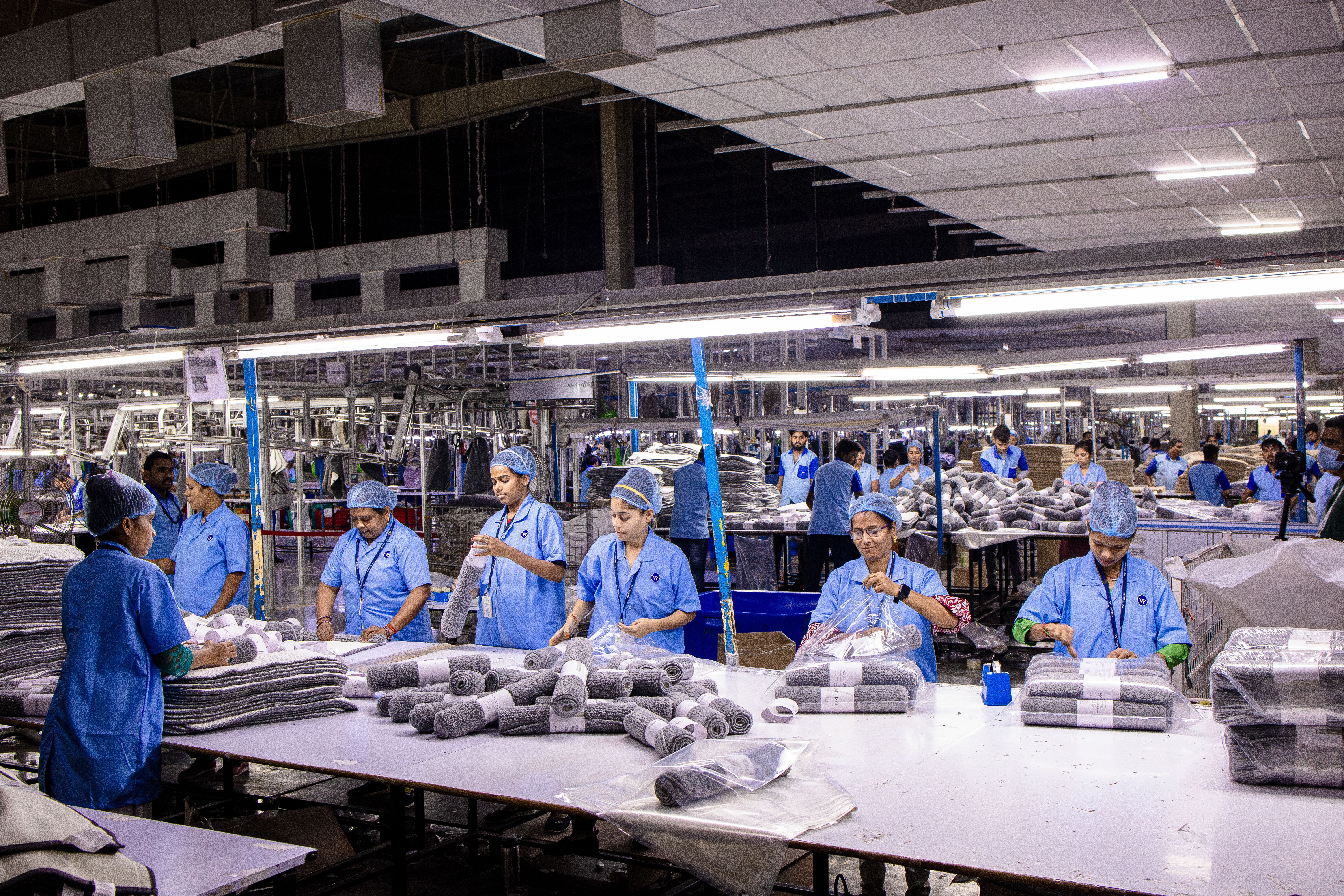 Obreros En Una Fábrica Textil · Foto de stock gratuita
