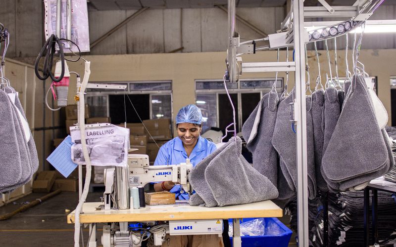 Dikiş atölyesi tişört sweatshirt pantolon seri imalat Antalya — Terzi Can