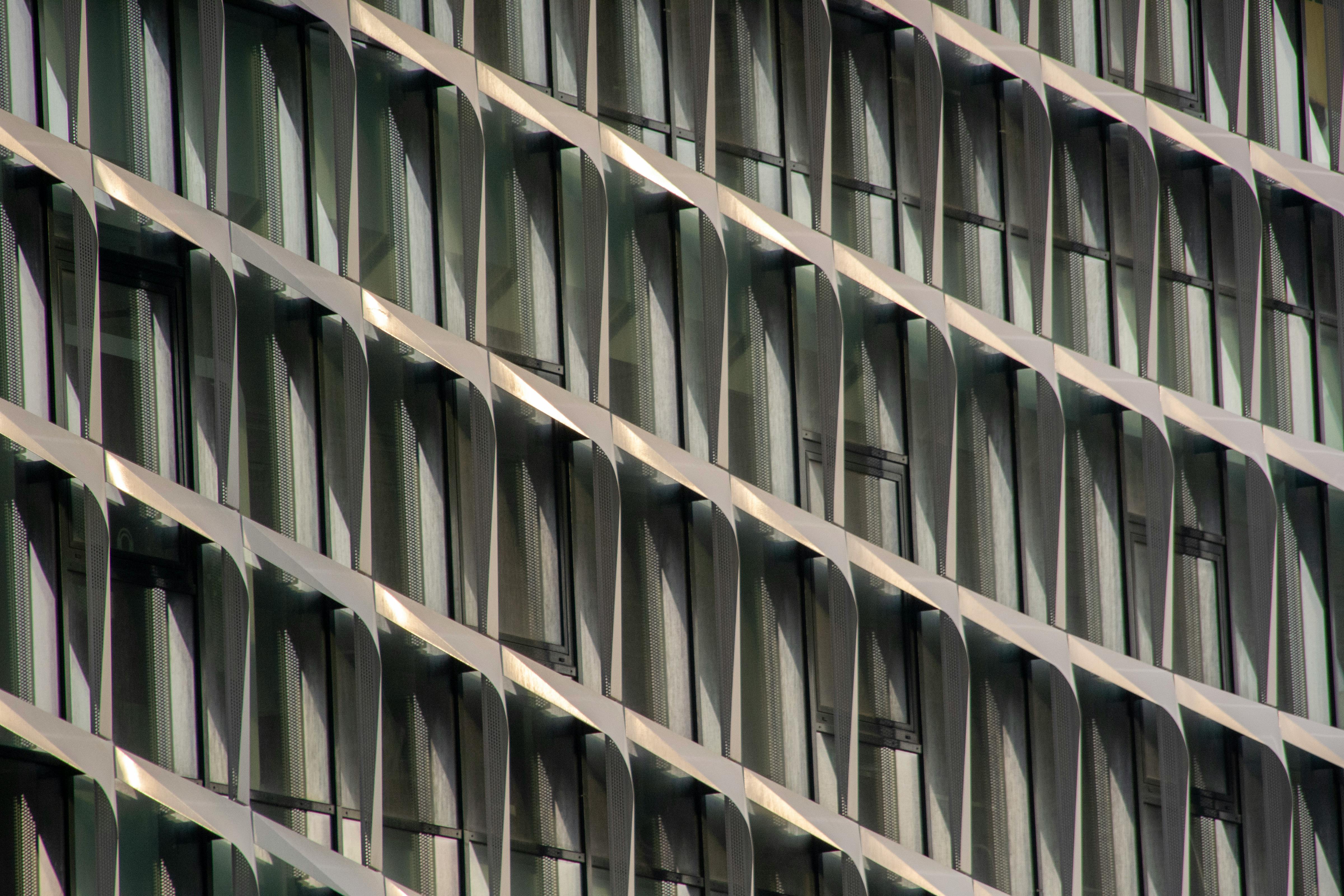 Gratis Primo piano della facciata di un edificio moderno con motivi geometrici a Utrecht, Paesi Bassi. Foto a disposizione