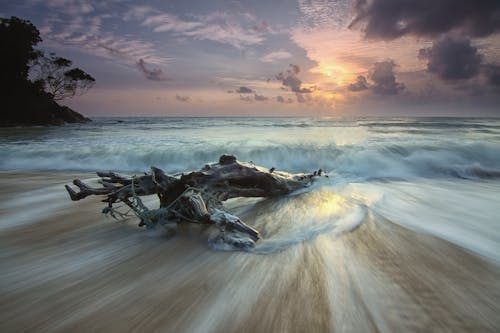 Vista Panoramica Del Mare Contro Il Cielo Drammatico