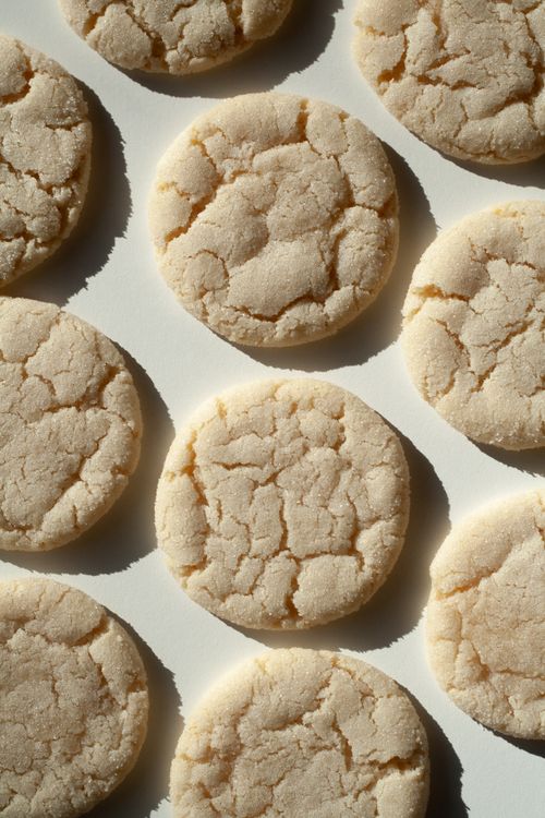 Free Homemade sugar cookies arranged in a minimalist style, perfect for dessert enthusiasts. Stock Photo