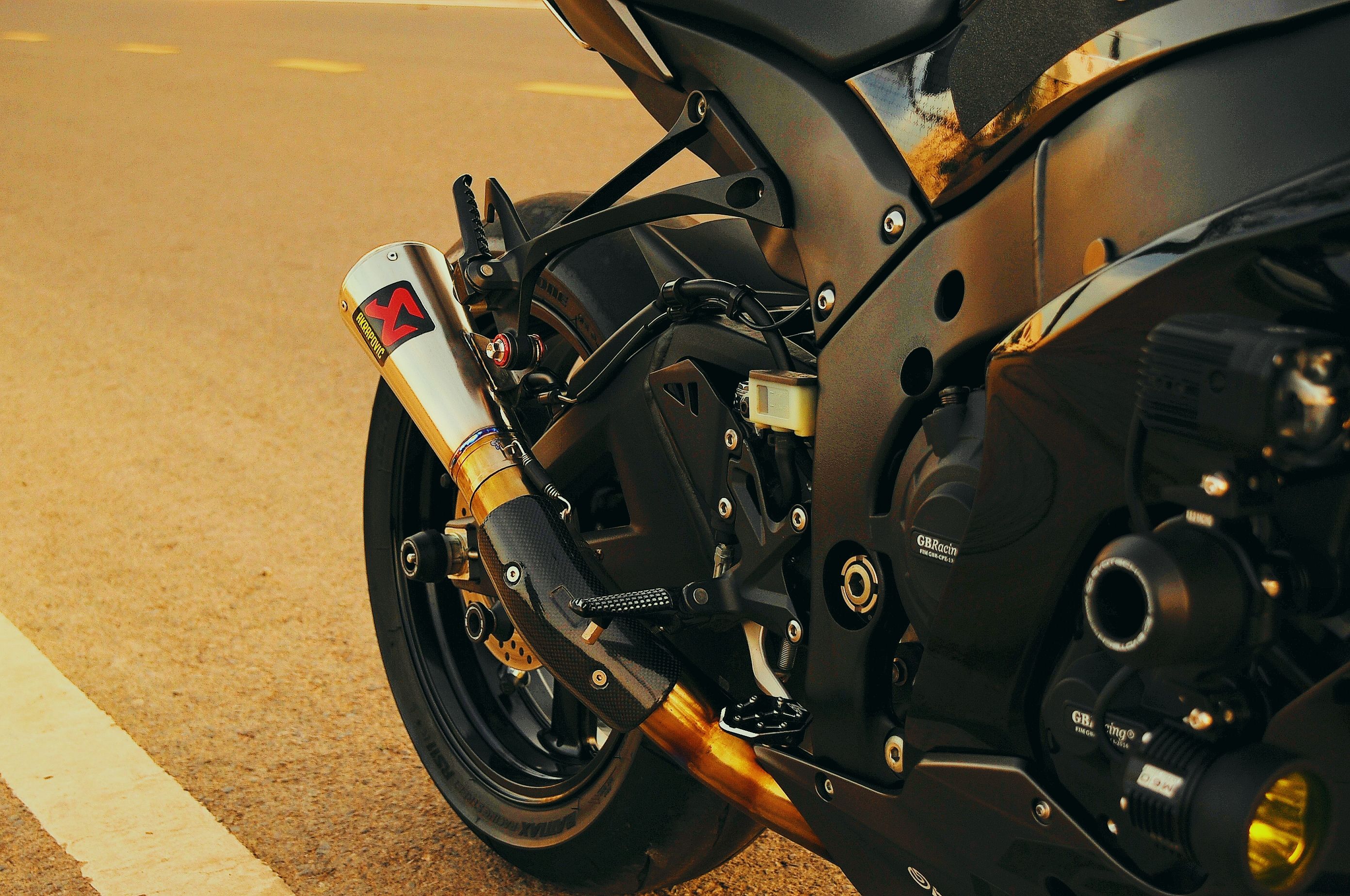 Discover motorcycle in British Columbia: Laws, Costs, and Ownership Guide