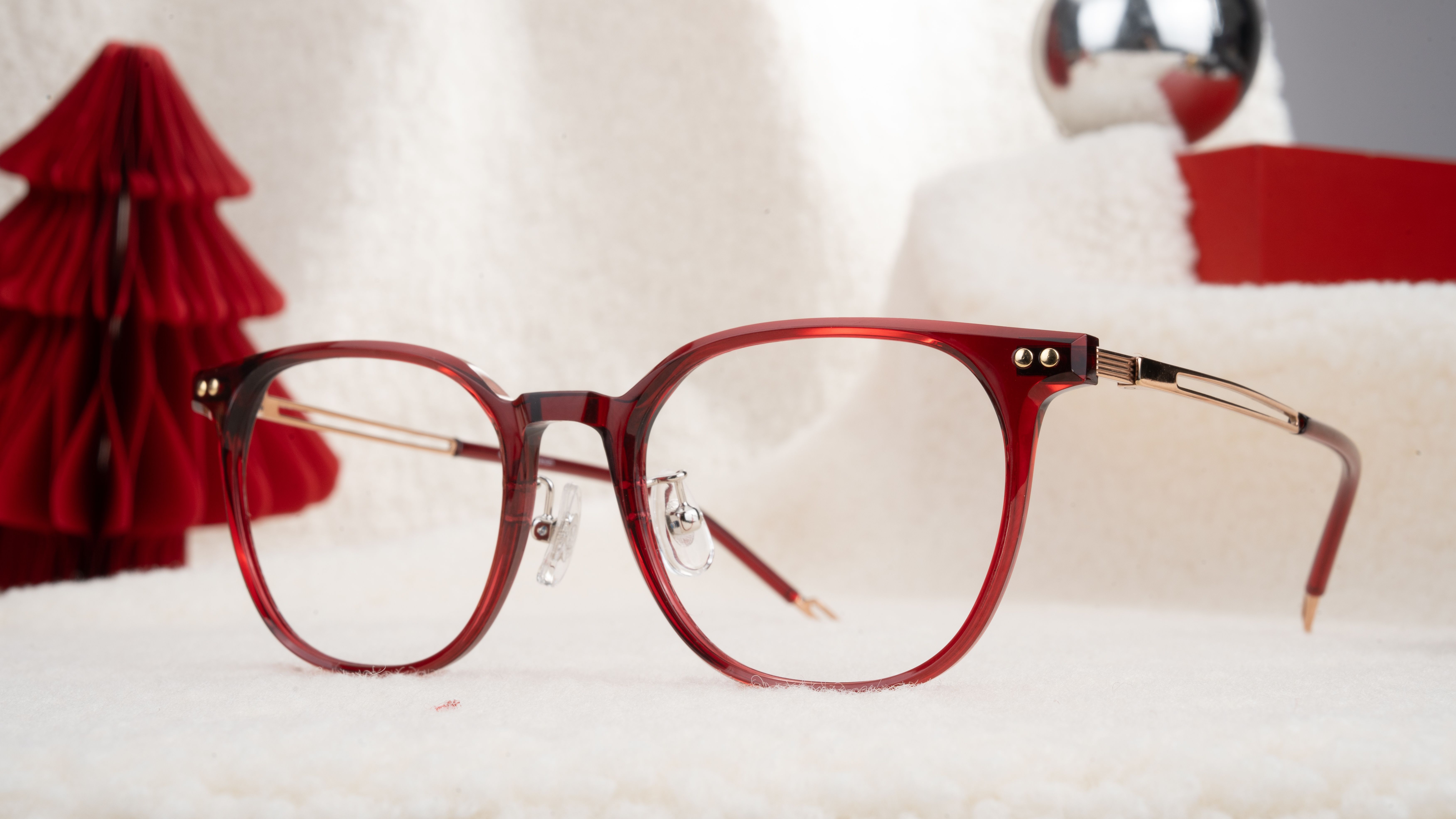 Des lunettes rouges élégantes avec un fond festif, parfaites pour les promotions de mode et d'optique des fêtes.