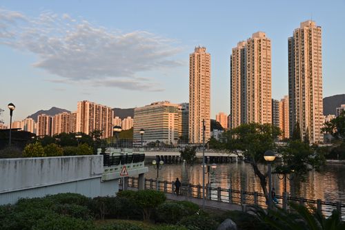 Free Stunning sunset view of towering skyscrapers by the waterfront with a peaceful ambiance. Stock Photo