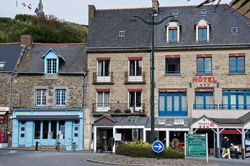 Architecture traditionnelle bretonne à Ploufragan, quartier résidentiel