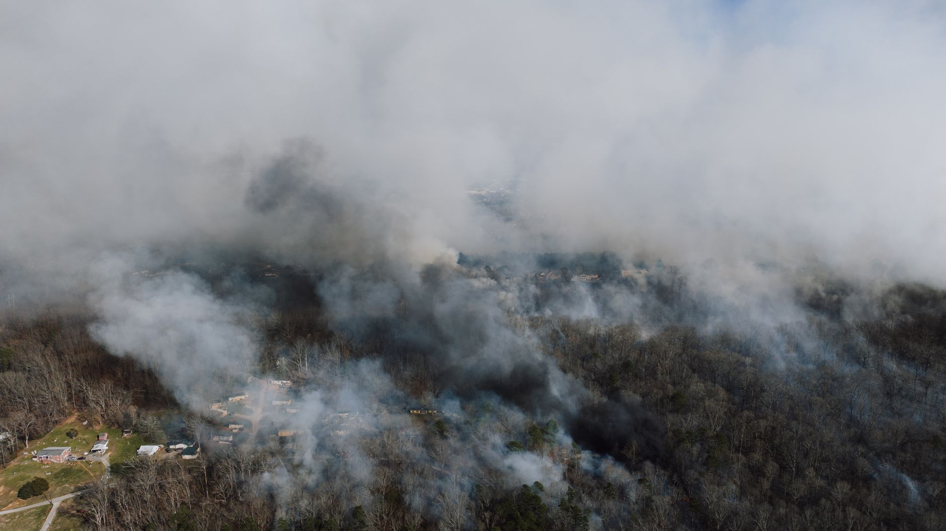New Forest'ta yangın sonrası dumanlar yükseliyor