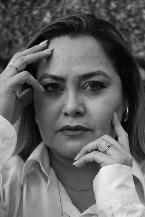 Free Black and white portrait of a woman in a contemplative pose. Stock Photo