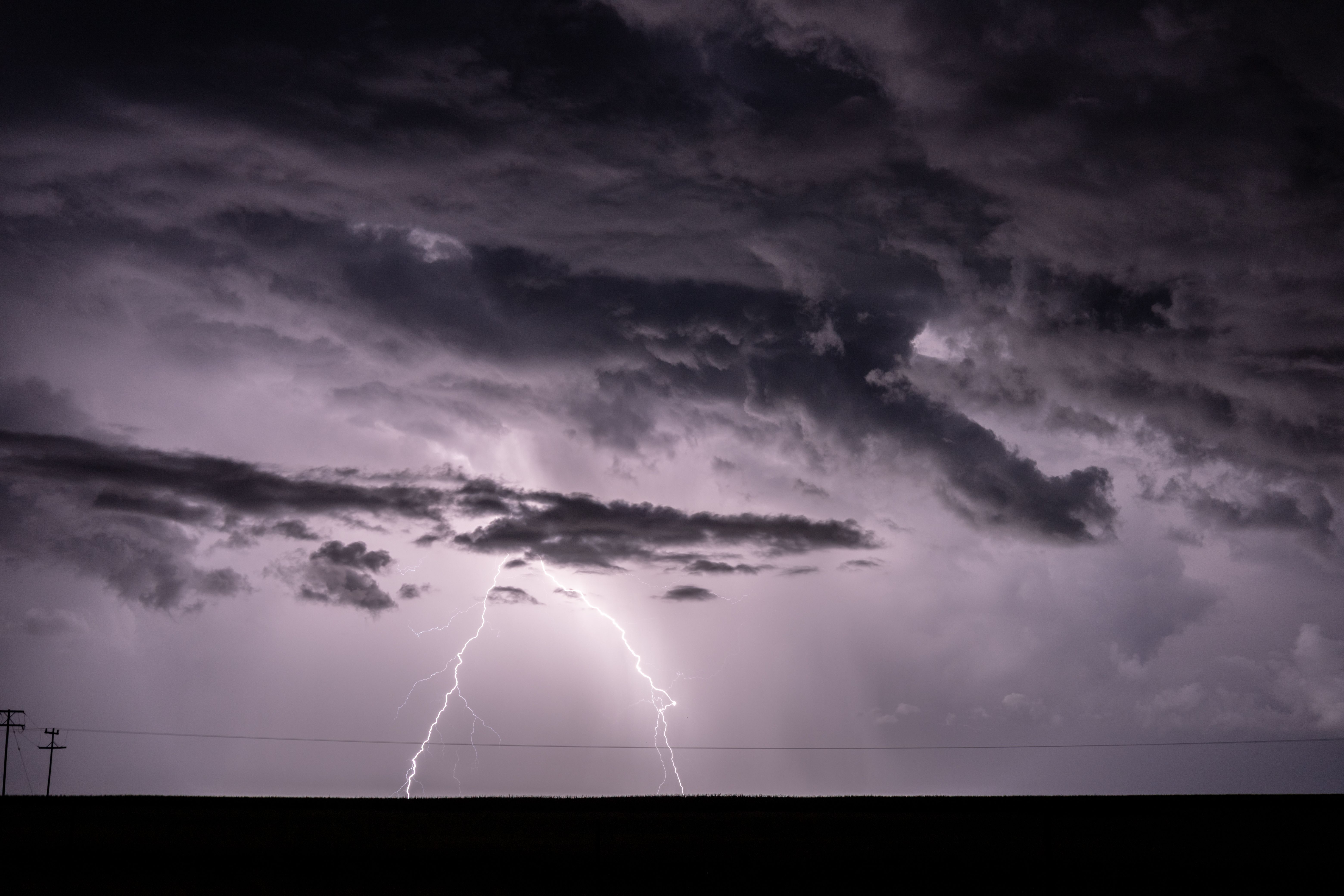 Prepare Now: The Devastating Impacts of the Derecho Storm Sweeping Across the Midwest!