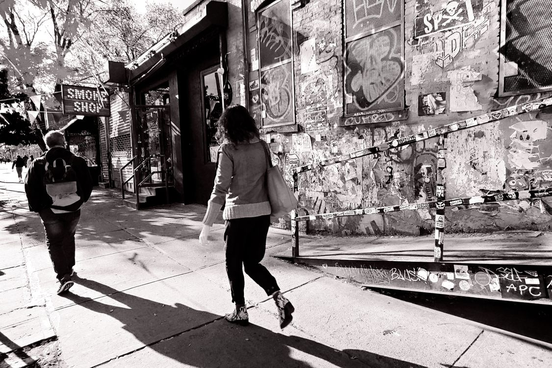 Urban Street Scene in Black and White, New York City · Free Stock Photo