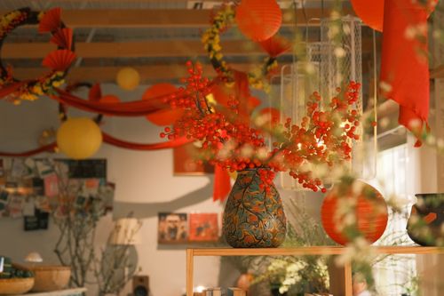 Free Colorful indoor space with red lanterns and floral decor creating a festive atmosphere. Stock Photo
