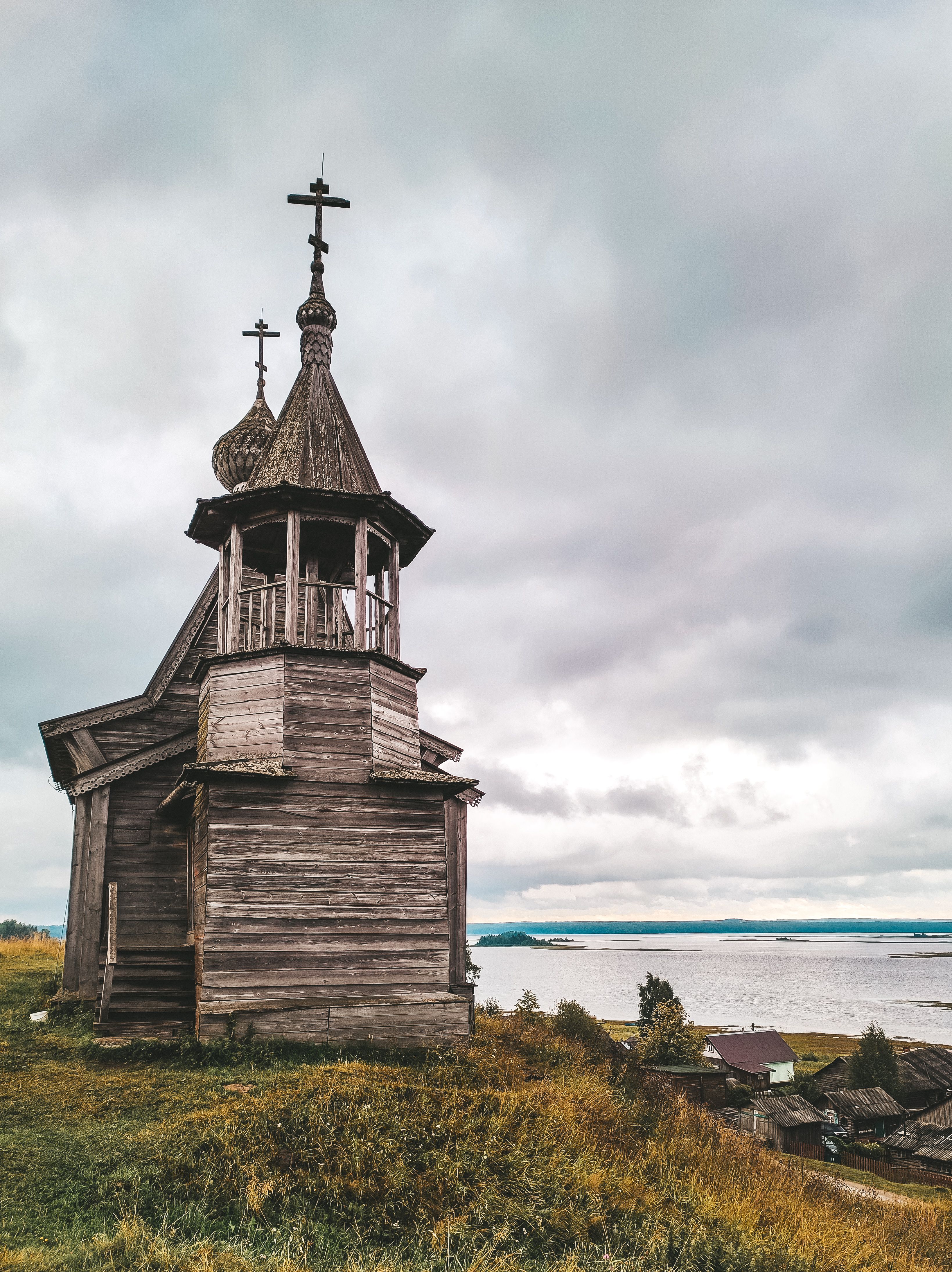 Historic Wooden Church on Russian Countryside · Free Stock Photo