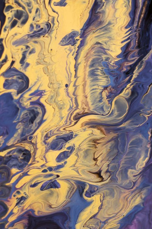 Free Vibrant abstract art featuring gold and purple marble swirls, creating a dynamic visual effect. Stock Photo