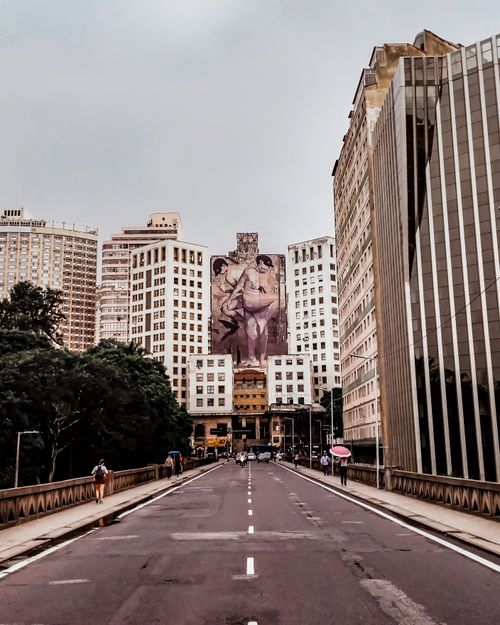 Free Vibrant city view featuring a striking building mural and modern architecture. Stock Photo