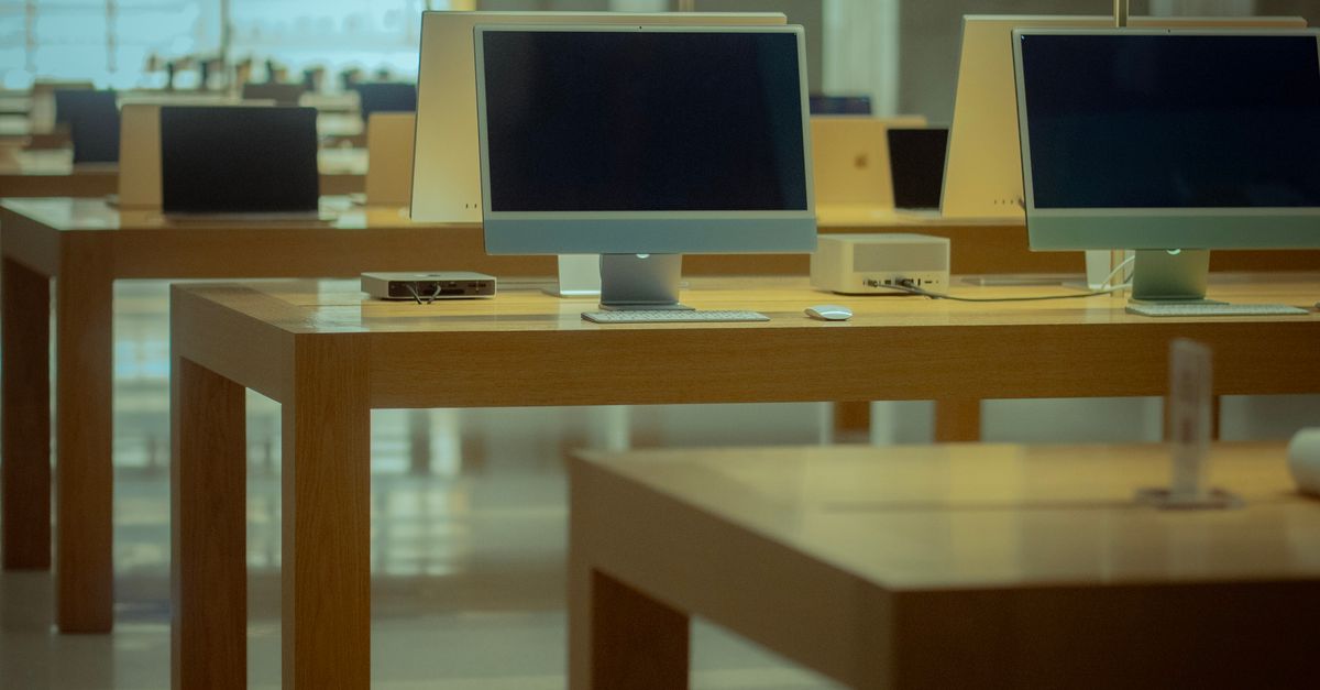 Most Using Sctore Computer Modern Computer Store Interior with Desks · Free Stock Photo