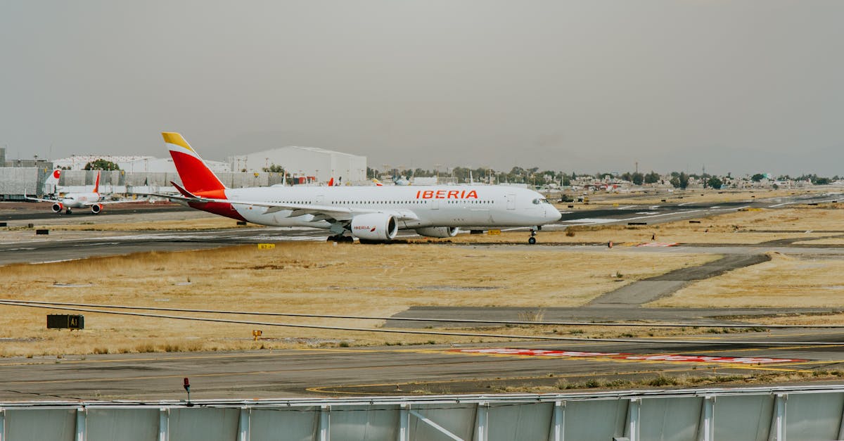 Iberia abre un proceso de ajuste voluntario para adaptar su plantilla al plan de vuelo 2030 Iberia abre un proceso de ajuste voluntario para adaptar su plantilla al plan de vuelo 2030