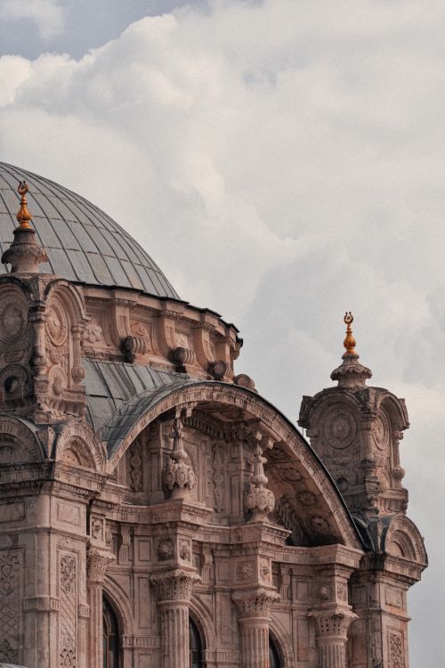 Free Close-up of an ornate mosque dome in Istanbul, featuring intricate architectural details against the sky. Stock Photo