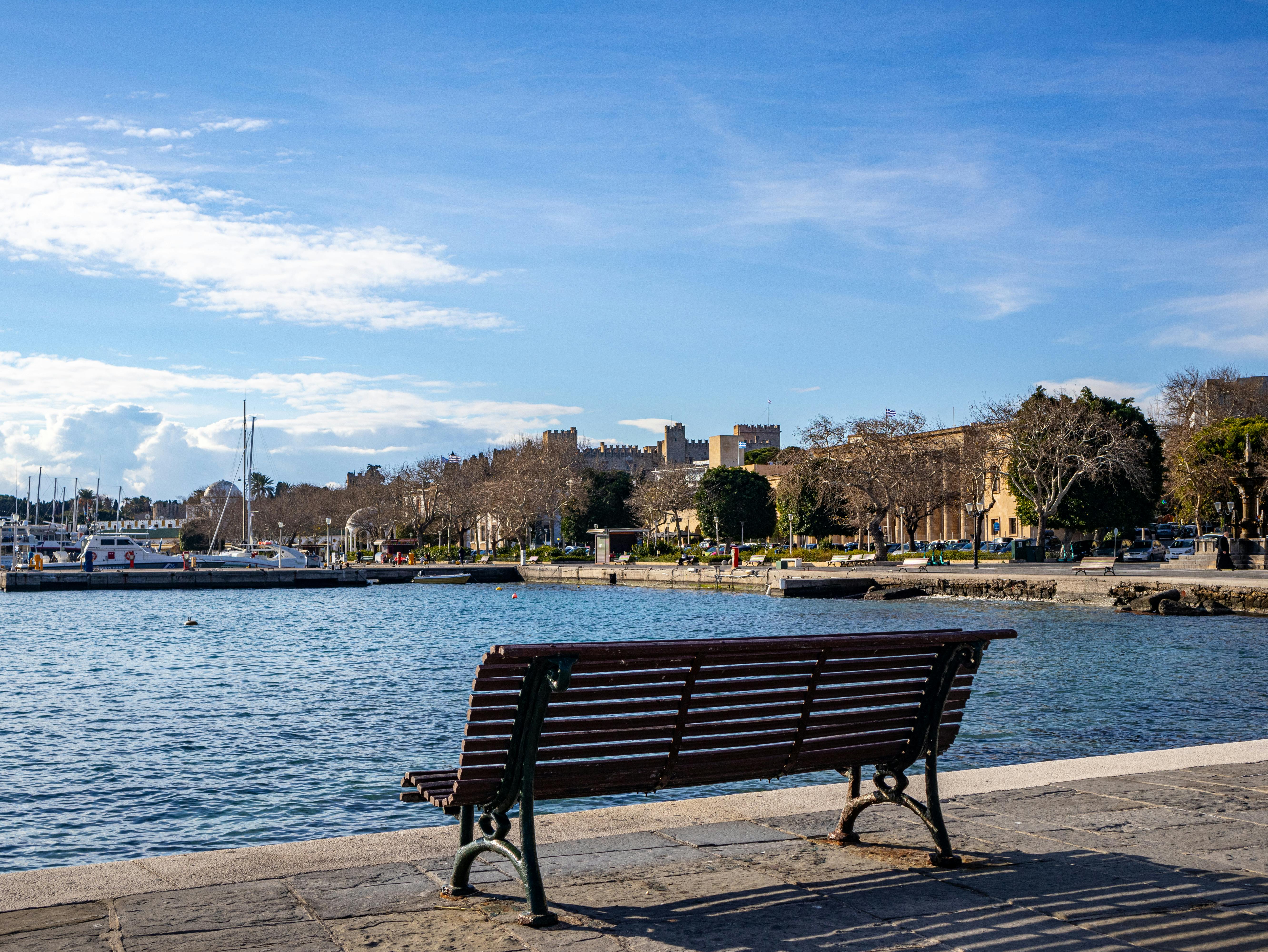 חופשה ליד טיילת קיסריה: המדריך השלם לחוויה בלתי נשכחת על שפת הים