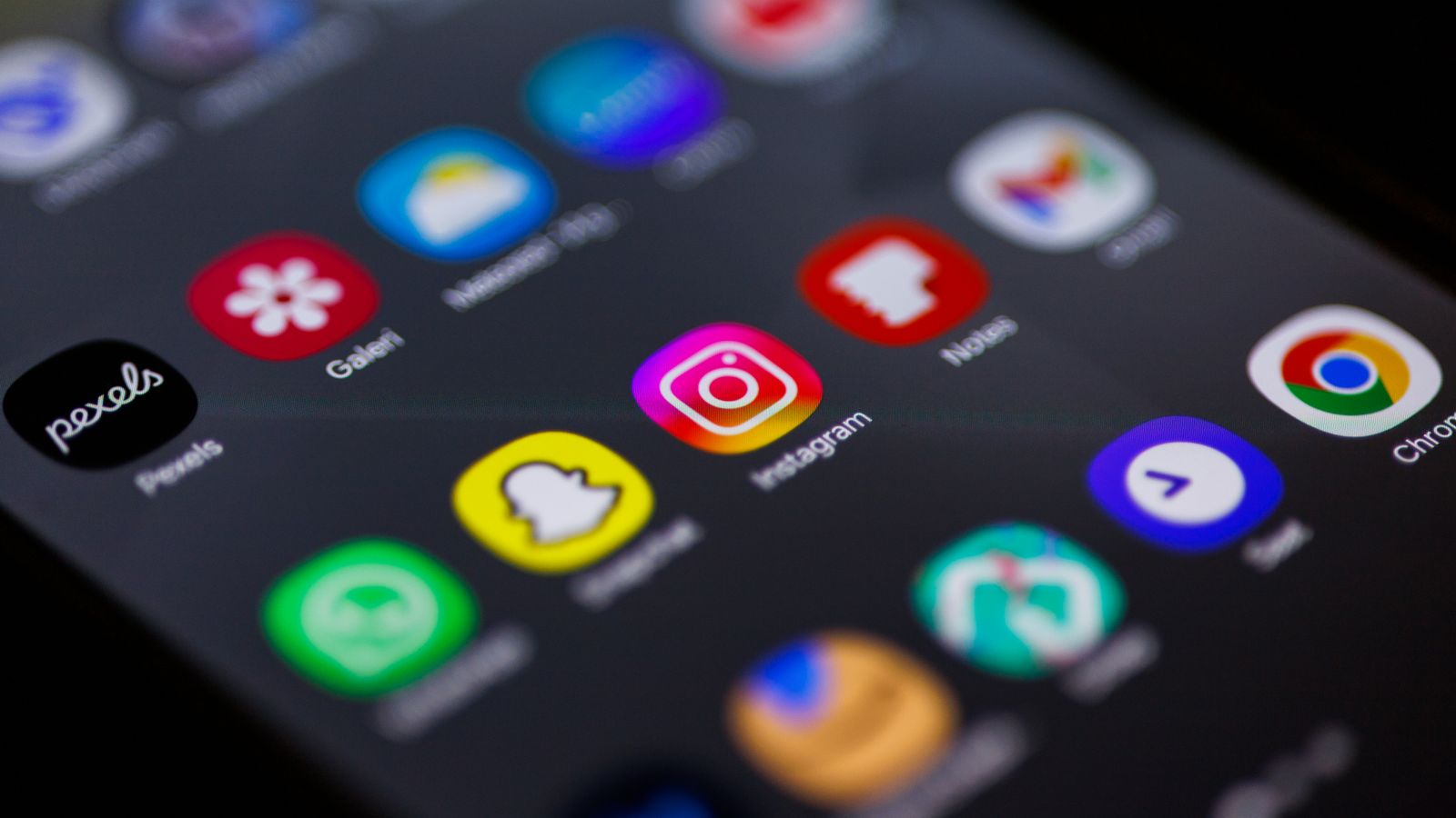 Close-up of app icons on a smartphone Home Screen
